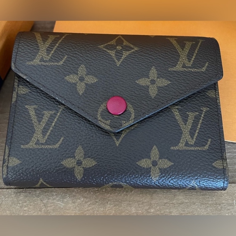 LOUIS VUITTON VICTORINE WALLET
